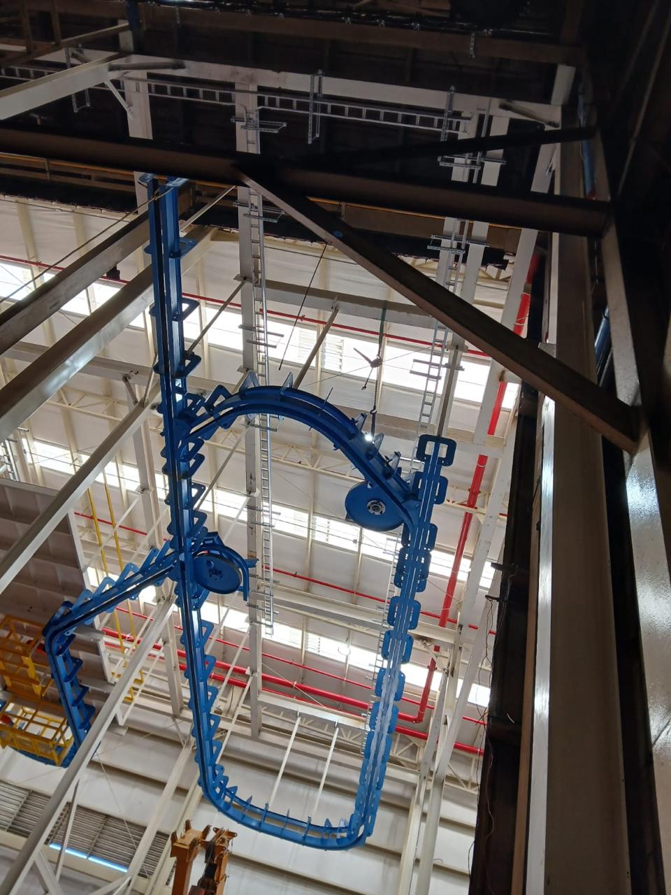 Loop vertical Power & Free Magna